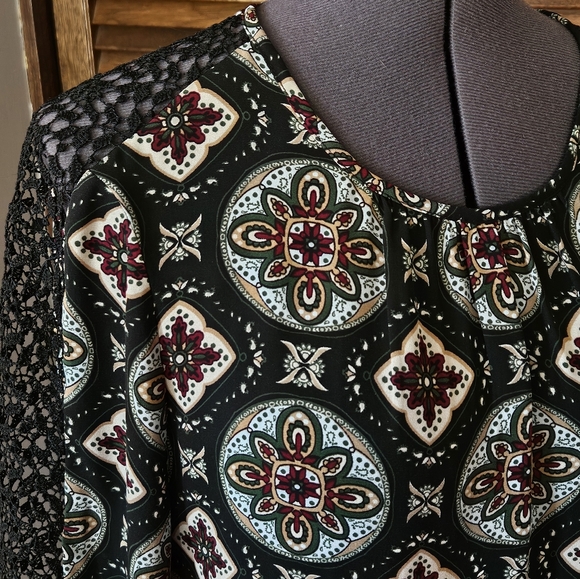 Pretty, dark green, boho blouse. - Picture 2 of 11